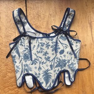 Scarlett darkness floral corset top blue and white size small